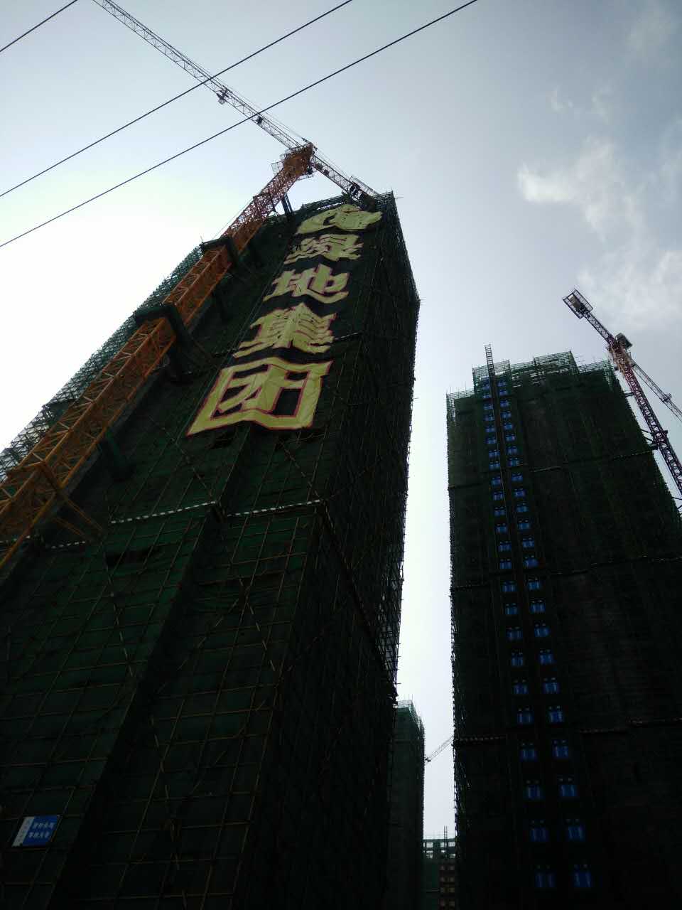 高空樓盤(pán)廣告布安裝